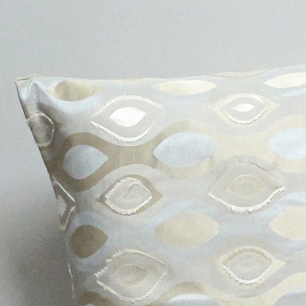 Blue & Cream 20 x 20 Ogee Pillow
