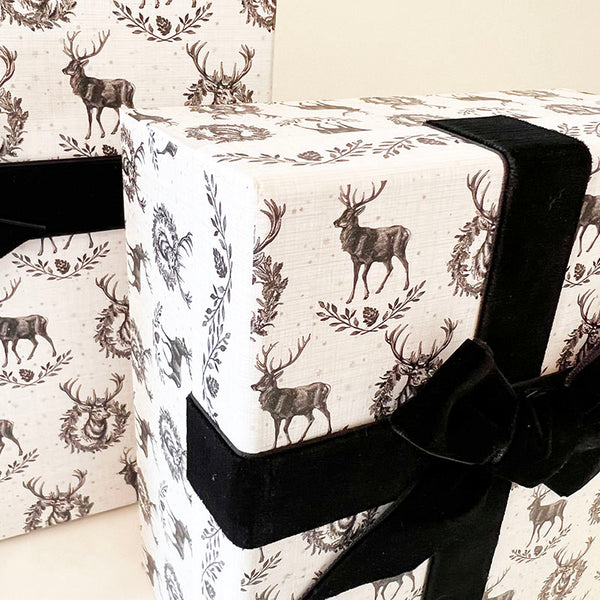 Presents Set Deer