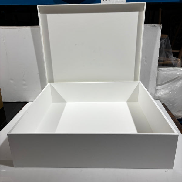 Box with lid 32 x 32 x 8