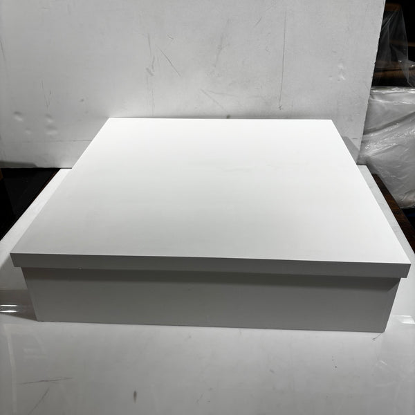 Box with lid 32 x 32 x 8