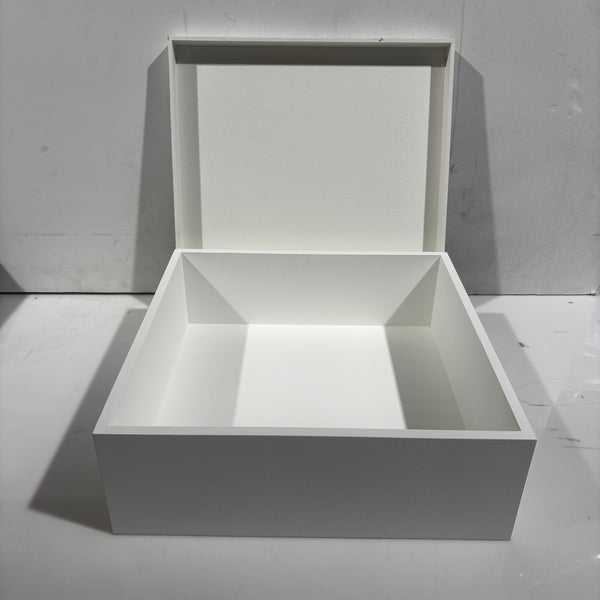 Box with lid 18 x 18 x 6