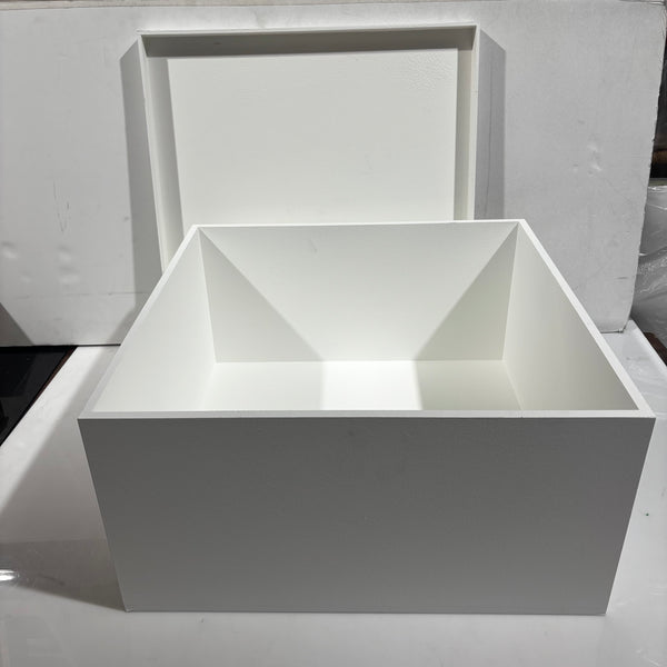 Box with lid 24 x 24 x 12