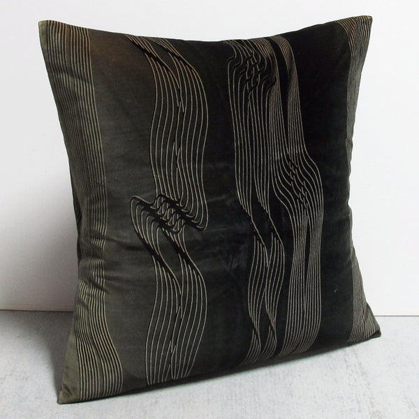Black 20 x 20 Wave Pillow