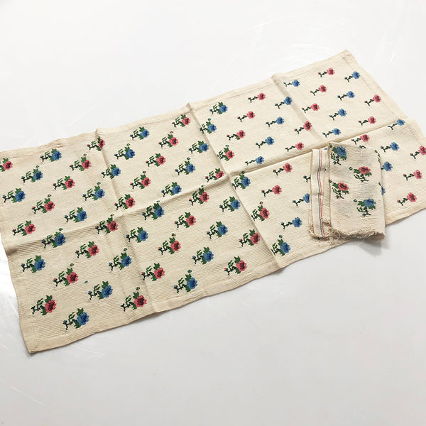 Placemat with Napkin Skoures